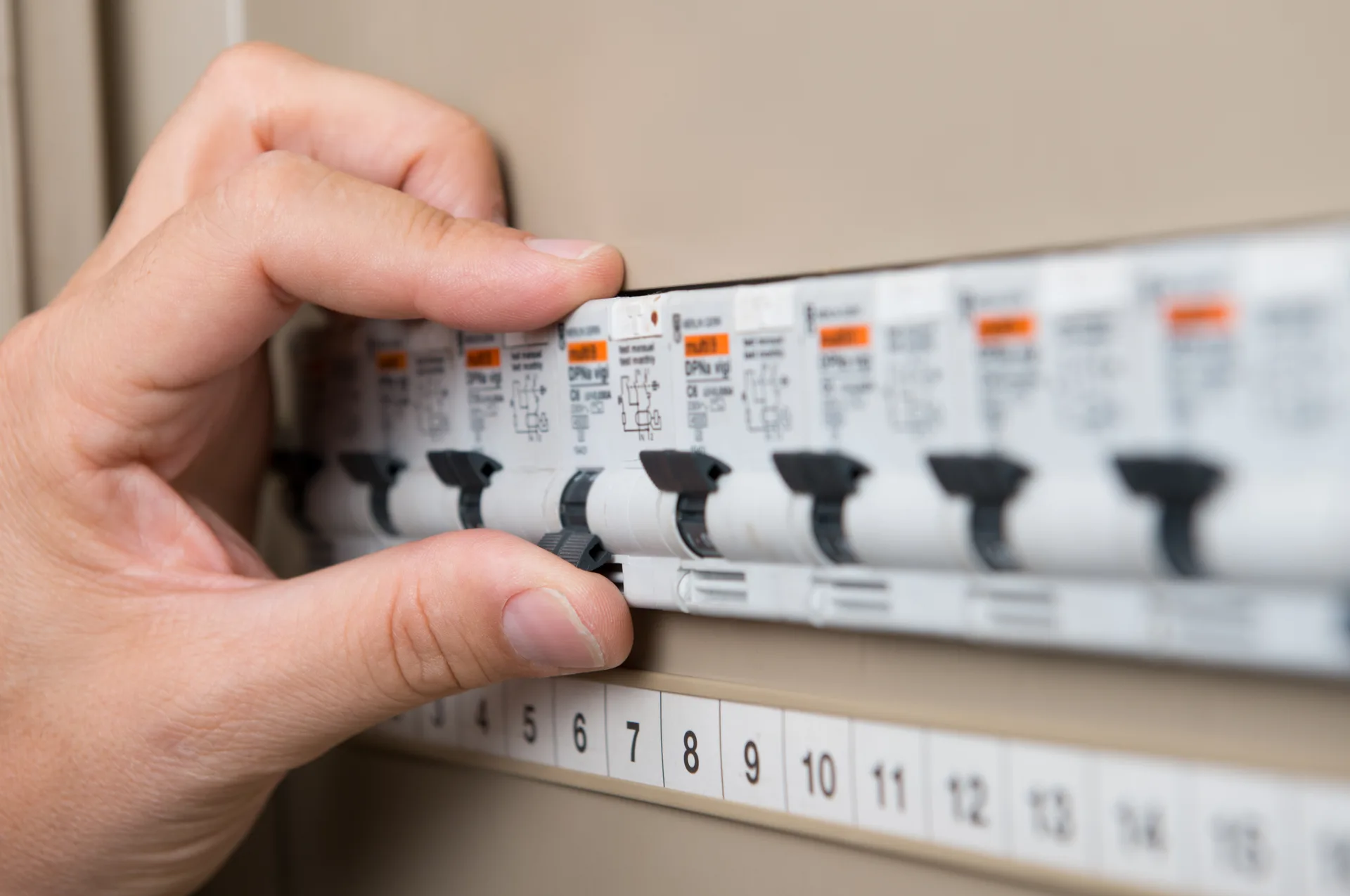 Electrician Wadalba, licensed electricians serving Wadalba